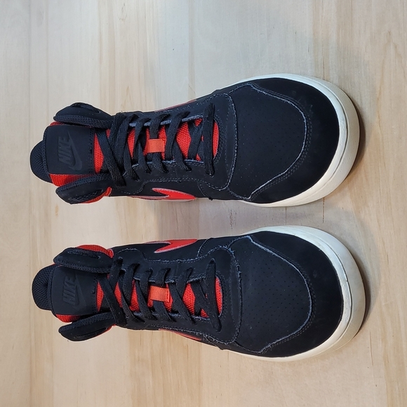 Nike Black and Red Men's Sneakers - Picture 3 of 9